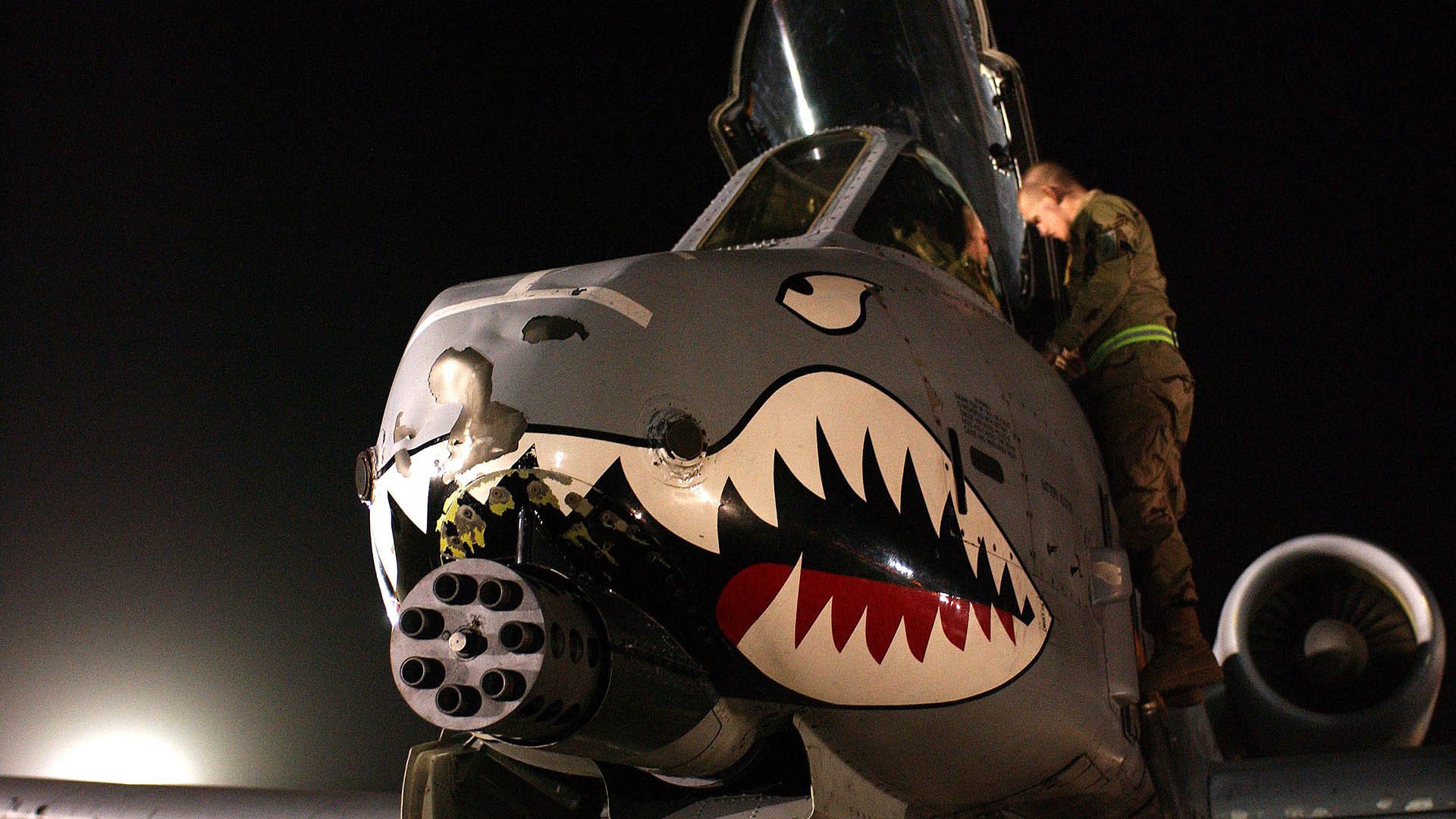 绿茵场上的双重奏，莱万爆发闪耀欧洲，委内瑞拉一波带走伊朗