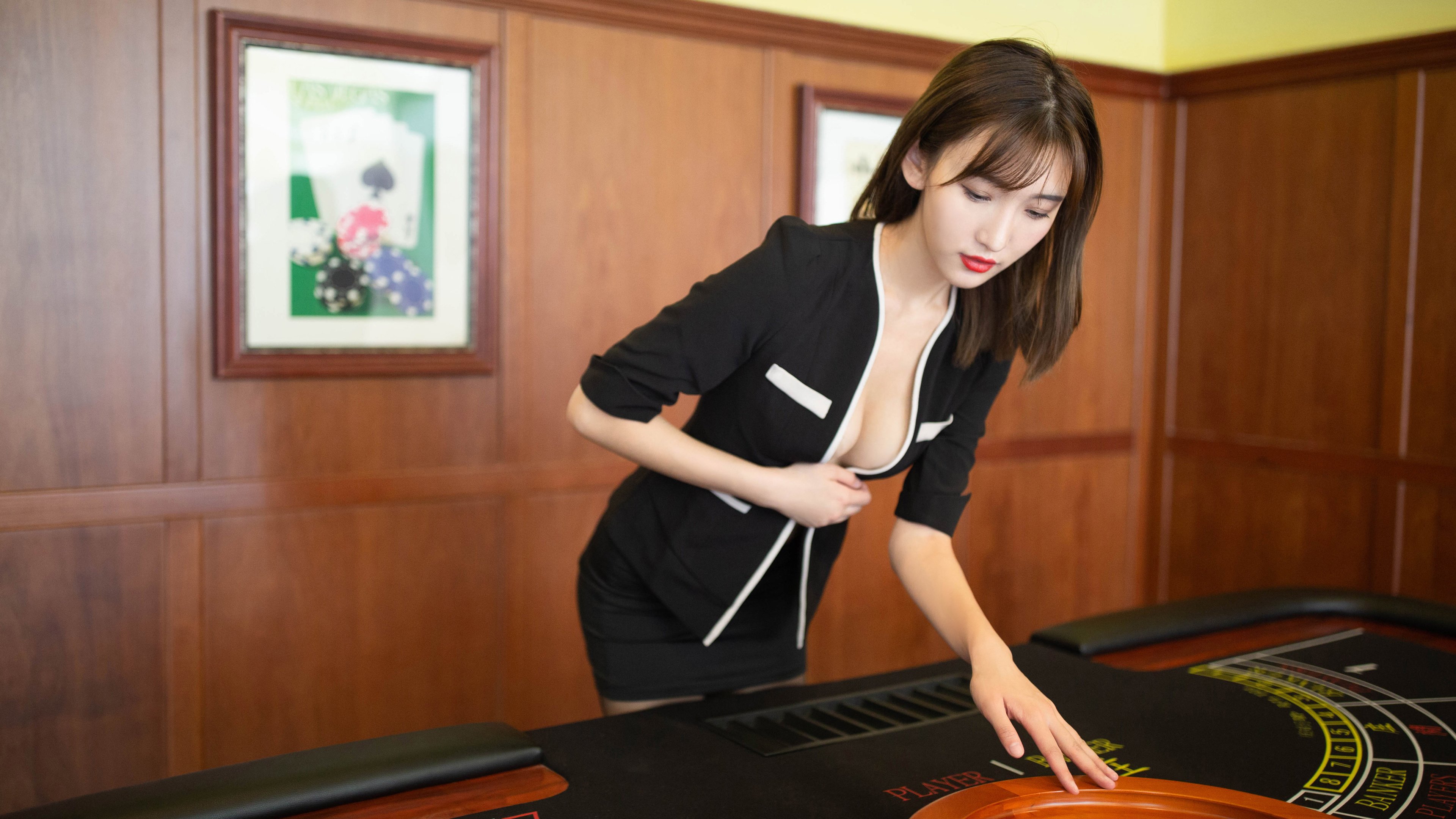 双重赛道上的主宰，掘金逆转启示录与浓眉的F1冠军时刻