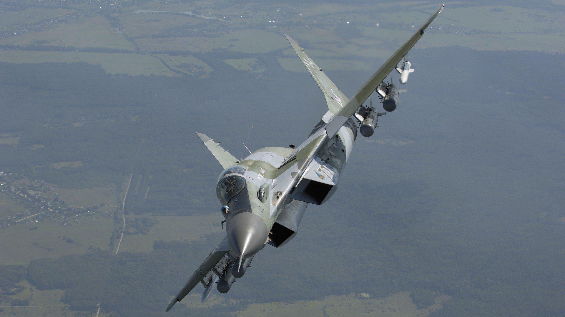 德甲争冠战白热化，墨西哥淘汰赛过关加拿大，足球双线激情迸发